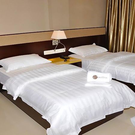 Hotel Srivatsa Какинада Экстерьер фото