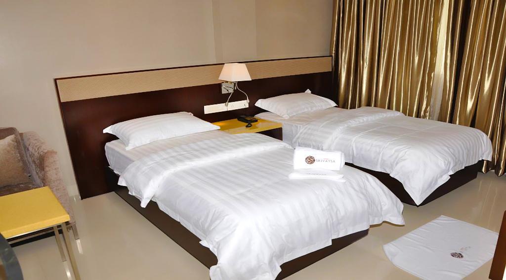 Hotel Srivatsa Какинада Экстерьер фото